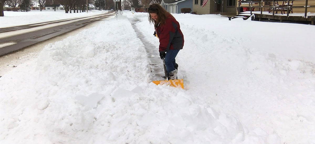 Yankton shovel snow storm 